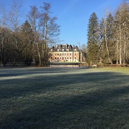Chateau Du Breuil Bed & Breakfast Gevrolles Dış mekan fotoğraf