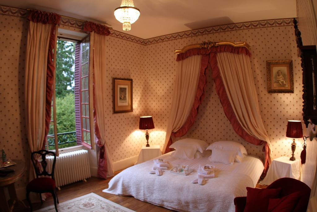 Chateau Du Breuil Bed & Breakfast Gevrolles Oda fotoğraf