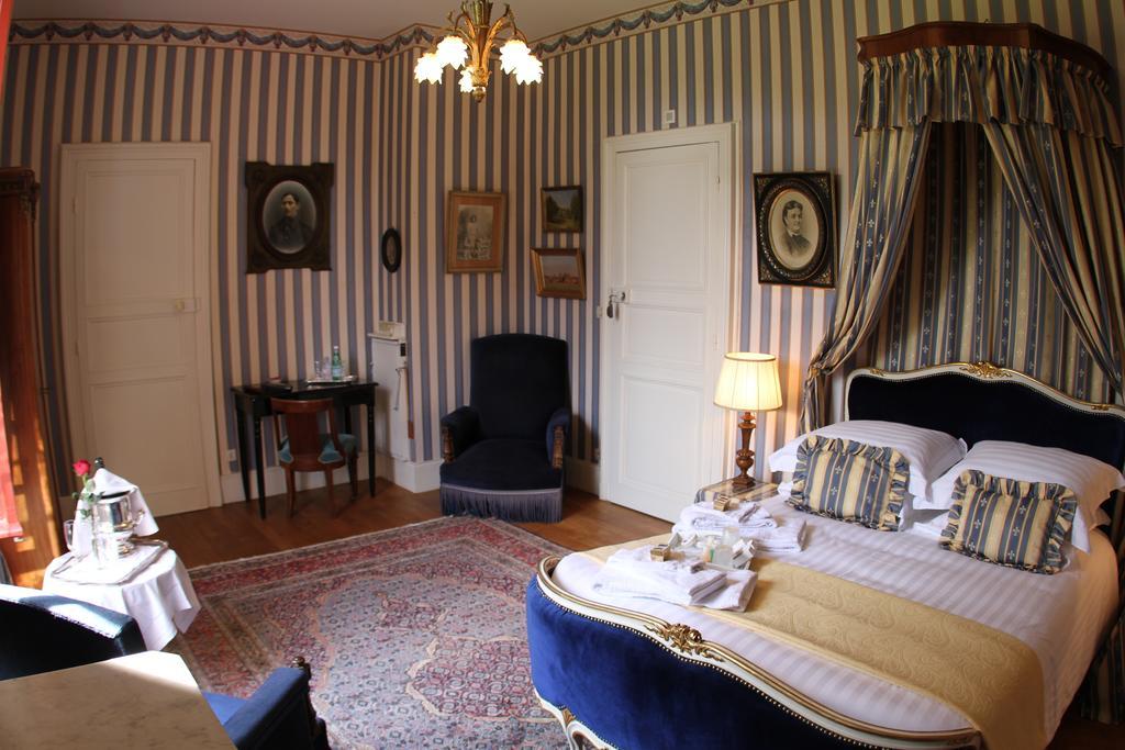 Chateau Du Breuil Bed & Breakfast Gevrolles Oda fotoğraf