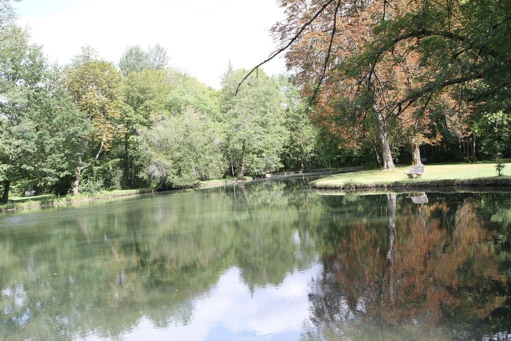 Chateau Du Breuil Bed & Breakfast Gevrolles Dış mekan fotoğraf