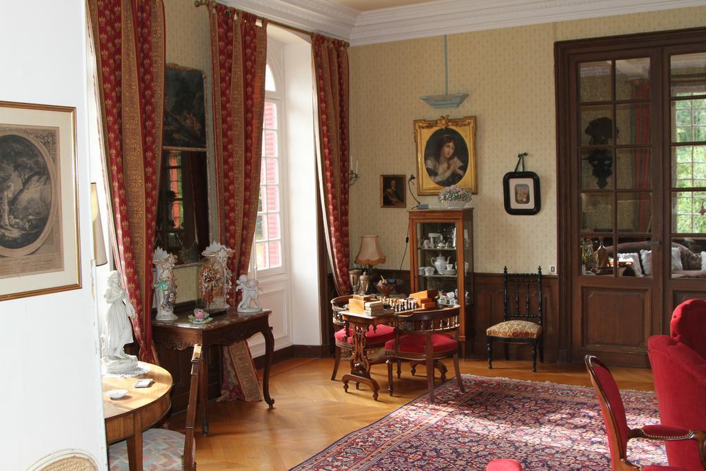 Chateau Du Breuil Bed & Breakfast Gevrolles Dış mekan fotoğraf